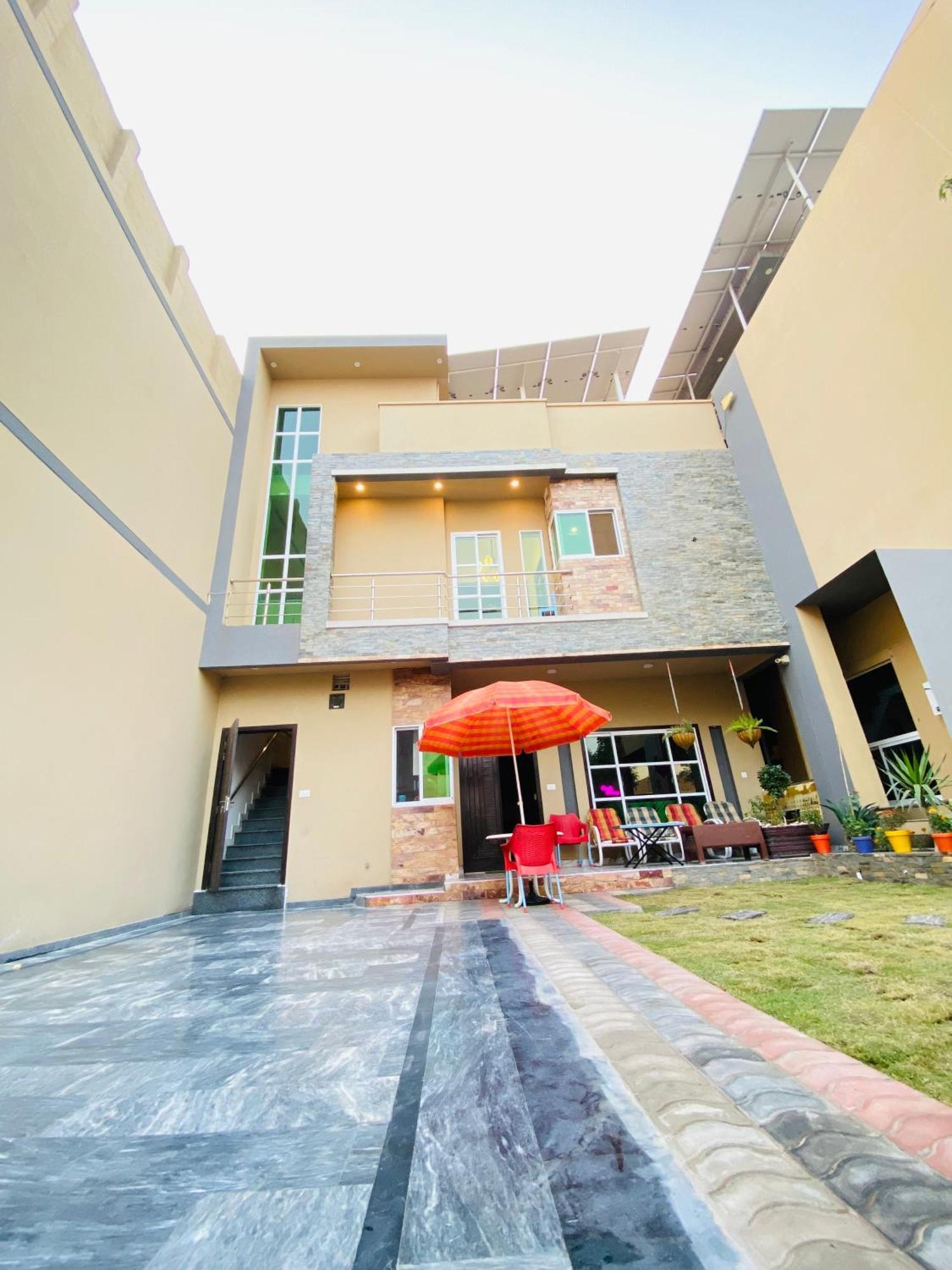 Comfy Cottage Faisalabad Exterior foto